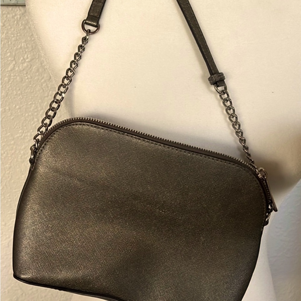 Beautiful MICHAEL Michael Kors Metallic Pewter/Silver Cross-Body Purse/Bag - Picture 4 of 9